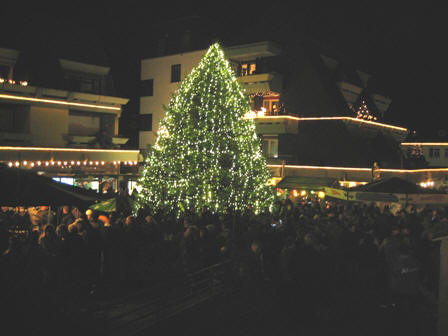 Marktplatz Rheinbllen am Weihnachtsmarkt 2008, Foto: Lothar Gutenberger